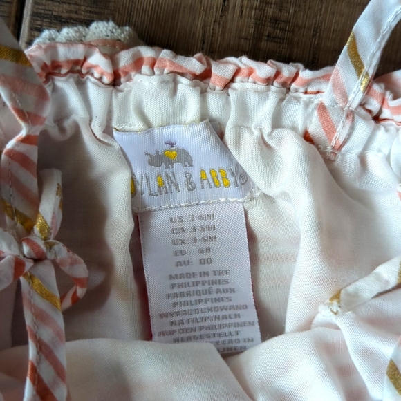 One Piece Bubble/Romper with Ruffles / 3-6mth - Picture 3 of 3